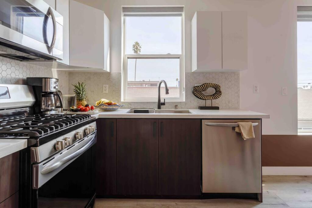 Villa Stunning Hollywood Townhouse With Sunny Views Los Ángeles Exterior foto
