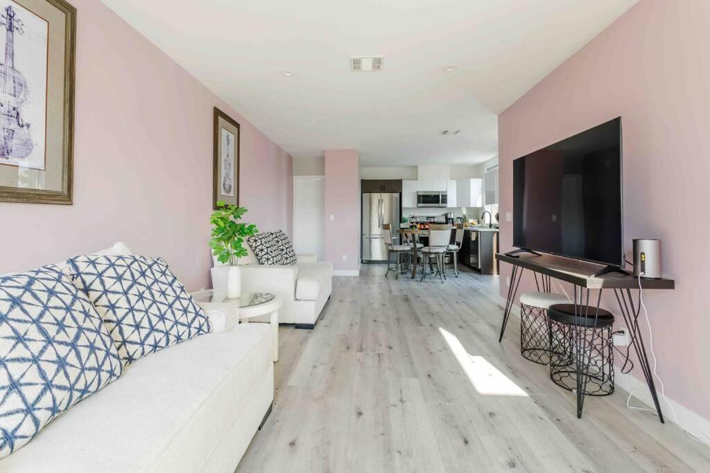 Villa Stunning Hollywood Townhouse With Sunny Views Los Ángeles Exterior foto