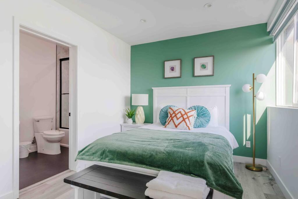 Villa Stunning Hollywood Townhouse With Sunny Views Los Ángeles Exterior foto